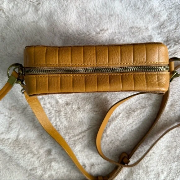 NWT Madewell The Transport Leather Camera Bag: Bubble Pleat Edition - Picture 8 of 12